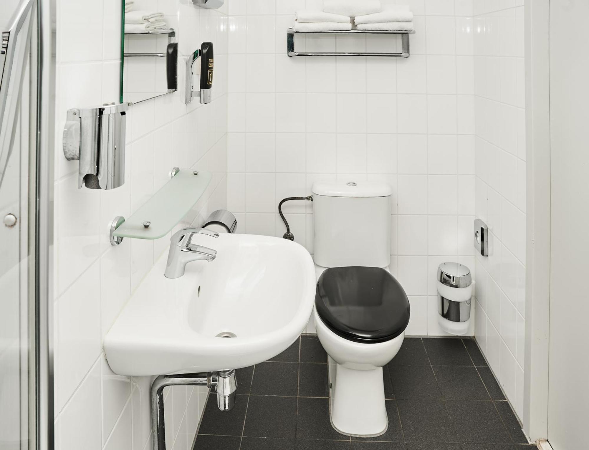 Budget 4-Person Studio