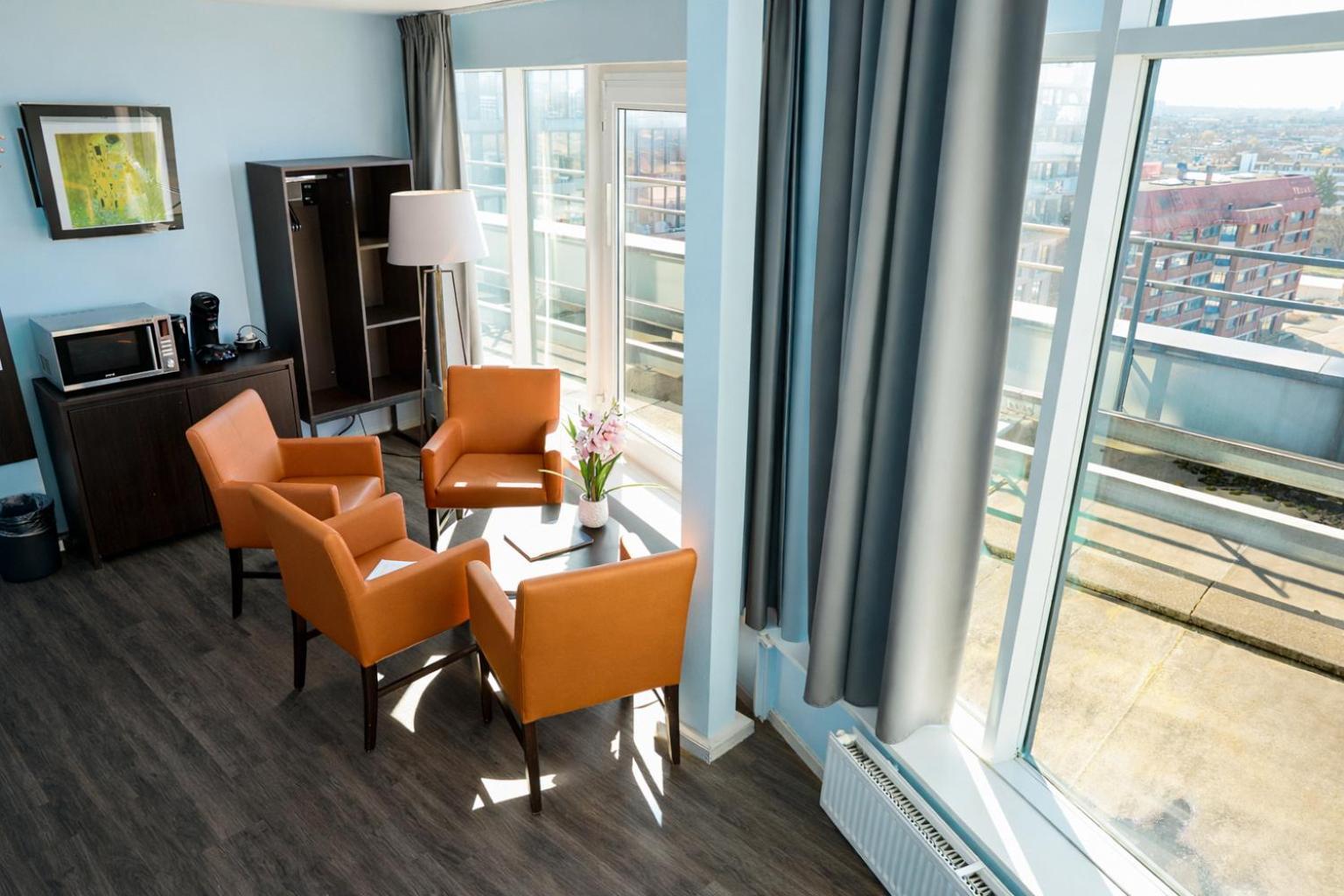 6-Person Maisonette